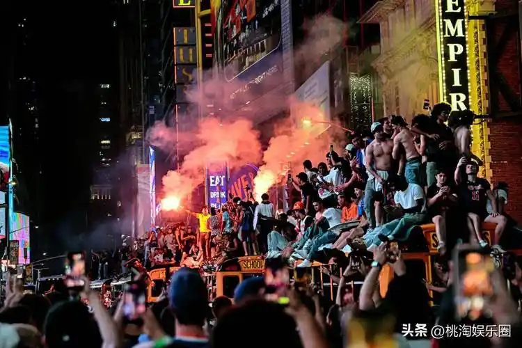 纽约万人空巷只等世界杯？尼克斯夺冠游行启示中国足球