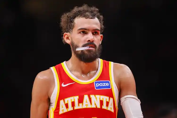 欧洲豪门盯上NBA球星？特雷-杨式合同博弈，足球转会市场暗流涌动